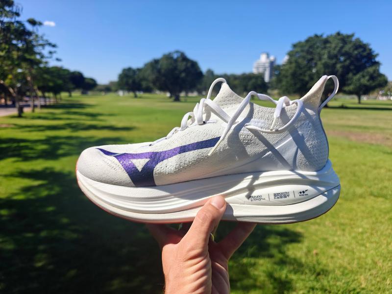 Beautiful photo of Mizuno Neo Vista 2 shoe on picturesque background